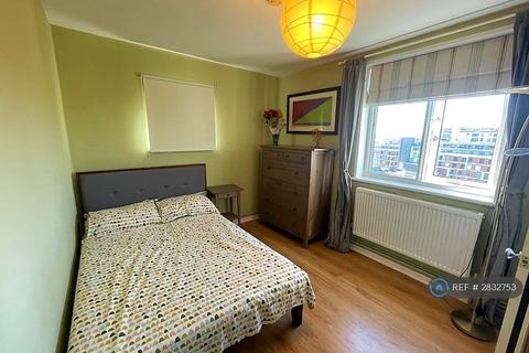 3 bedroom flat to rent, Longley Court, London, SW8