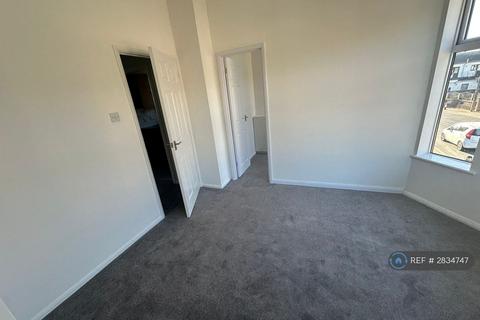 2 bedroom flat to rent, St Peter's Street, Lowestoft, NR32