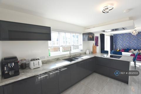 4 bedroom detached house to rent, Balfour Drive, Livingston, EH53