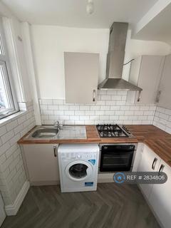 3 bedroom semi-detached house to rent, North Avenue, Blackpool, FY3