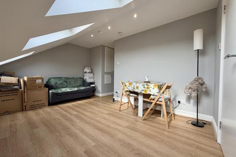 1 bedroom apartment to rent, Cranbrook Park, London N22