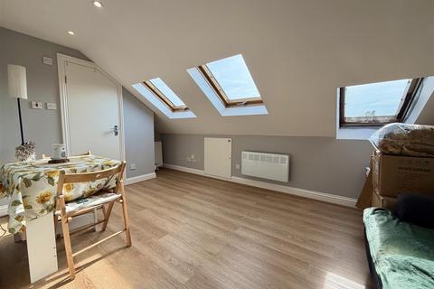 1 bedroom apartment to rent, Cranbrook Park, London N22