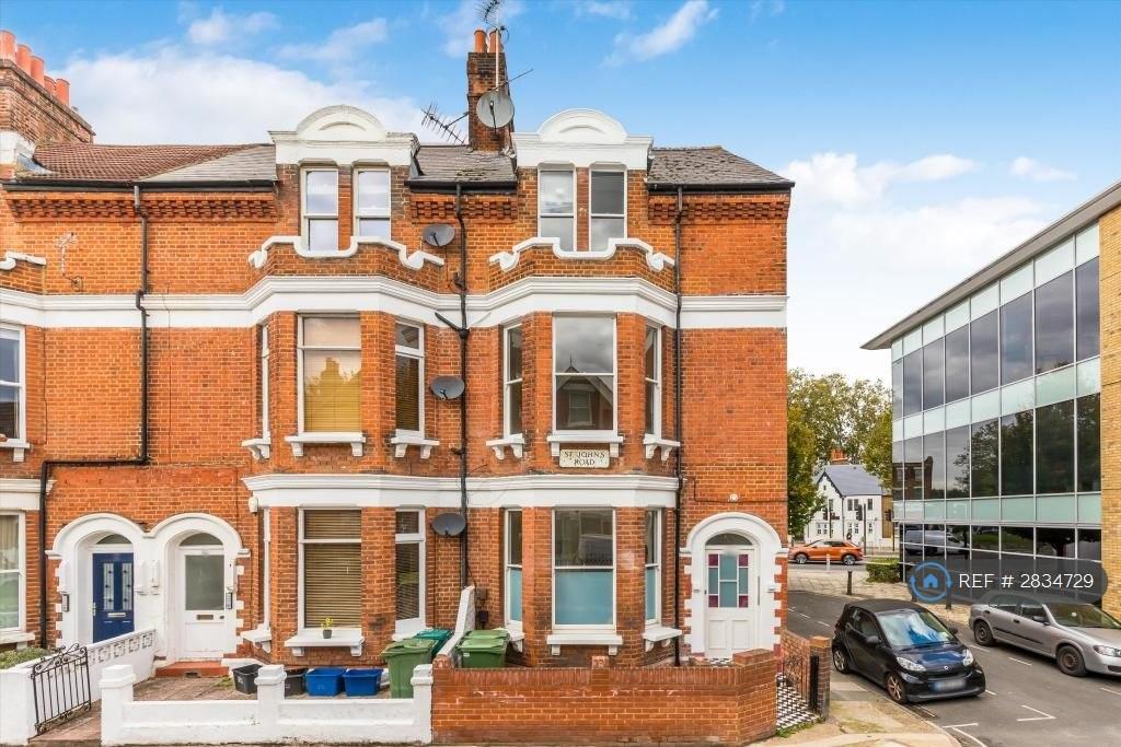 Attractive Period Building In Richmond