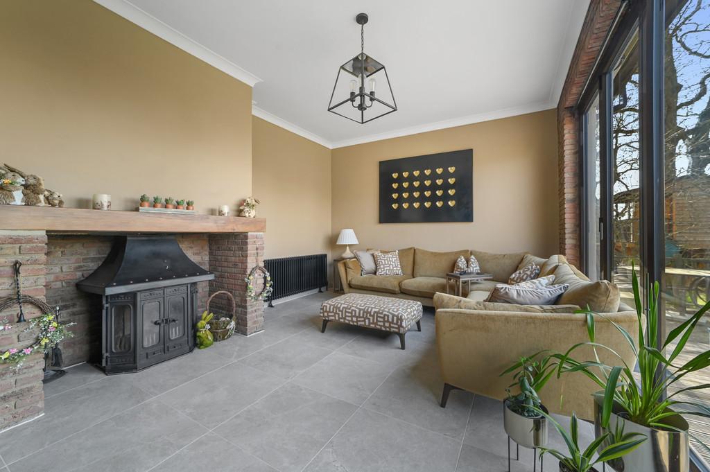 Mill Hill-sitting