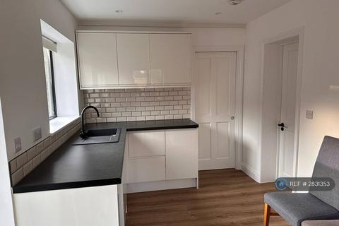 Studio to rent, Fetcham, Leatherhead, KT22
