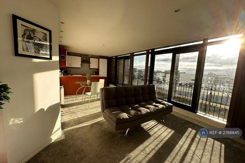 2 bedroom penthouse to rent, Middlewood Street, Salford, M5