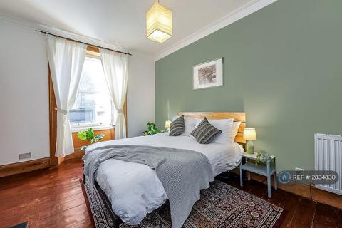 undefined, Causewayside, Edinburgh, EH9