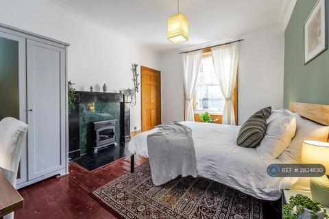 undefined, Causewayside, Edinburgh, EH9