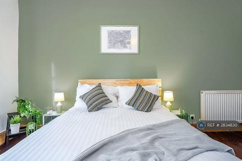 undefined, Causewayside, Edinburgh, EH9
