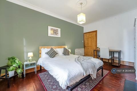 undefined, Causewayside, Edinburgh, EH9