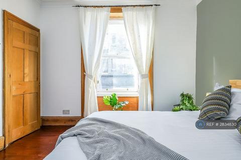 undefined, Causewayside, Edinburgh, EH9