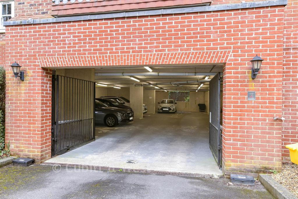 Driveway/Parking