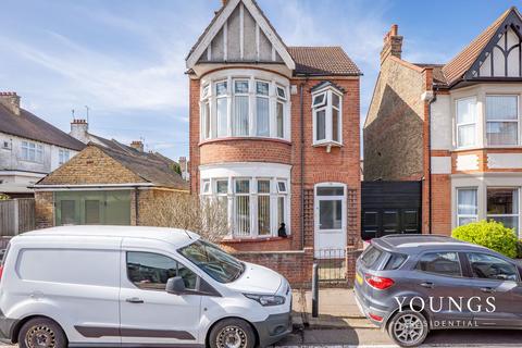 4 bedroom detached house for sale, Hainault Avenue, Westcliff-On-Sea, SS0