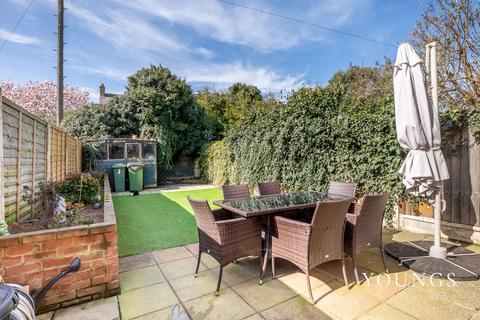 4 bedroom detached house for sale, Hainault Avenue, Westcliff-On-Sea, SS0