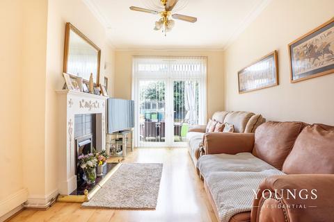 4 bedroom detached house for sale, Hainault Avenue, Westcliff-On-Sea, SS0