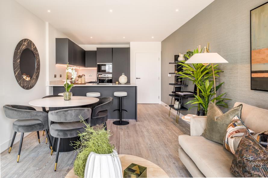 Kew Bridge Rise, 2 bedroom show home, living