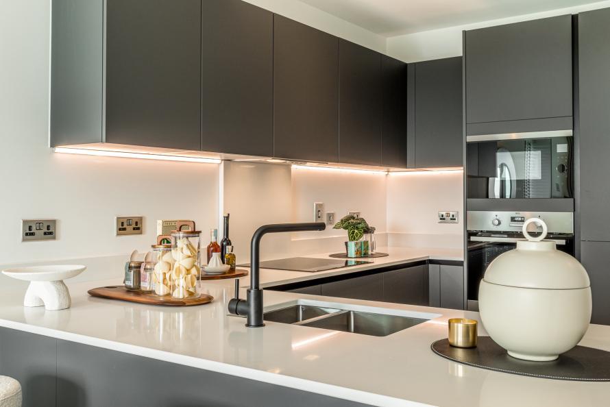 Kew Bridge Rise, 2 bedroom show home, kitchen