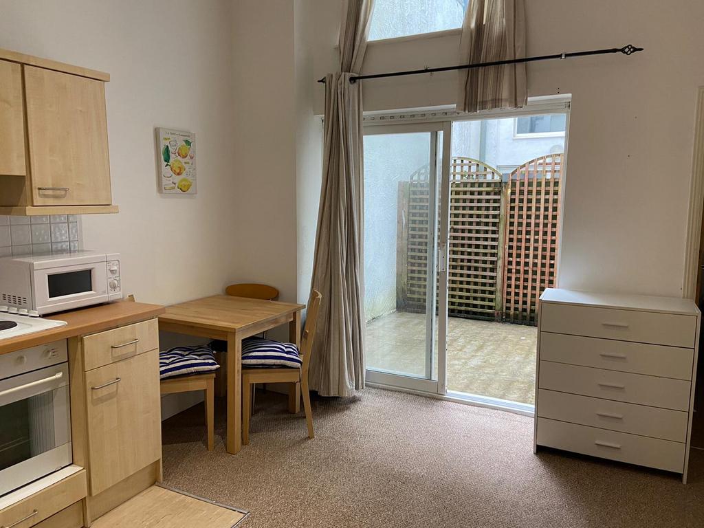 1 bed flat to rent Pembroke Buildings, Swansea SA