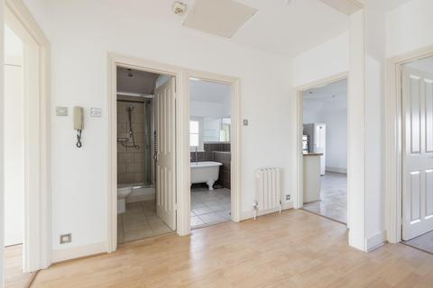 2 bedroom flat to rent, Altenburg Gardens, London