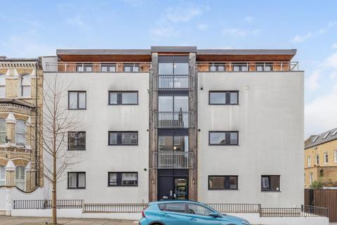 2 bedroom flat for sale, Beauchamp Road, London