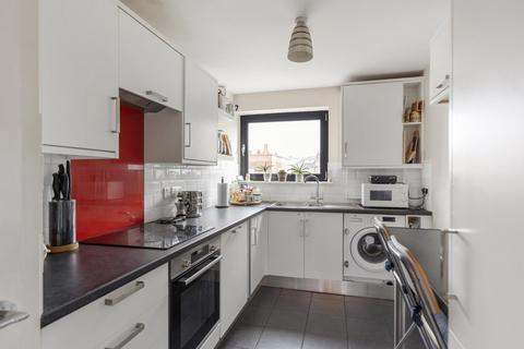 2 bedroom flat for sale, Beauchamp Road, London