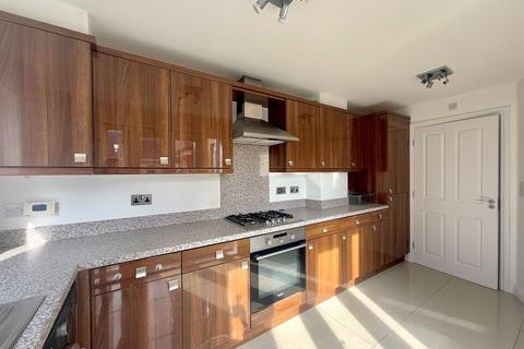 3 bedroom semi-detached house to rent, Walton Gardens, Wallsend NE28