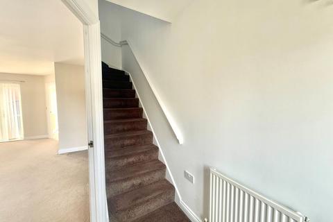 3 bedroom semi-detached house to rent, Walton Gardens, Wallsend NE28