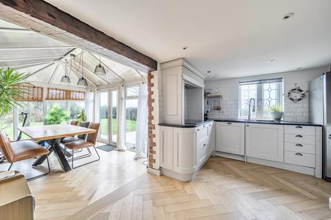 4 bedroom detached house for sale, Hook Street, Royal Wootton Bassett, Swindon, SN4