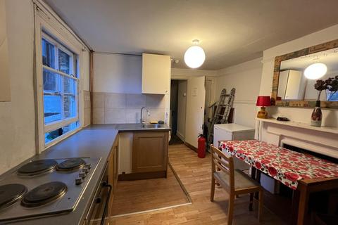 1 bedroom in a flat share to rent, Stoke Newington Church Street, London N16