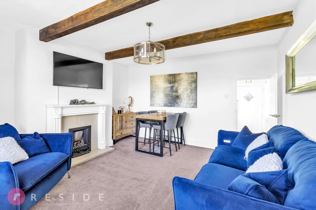 Lounge/Dining Area