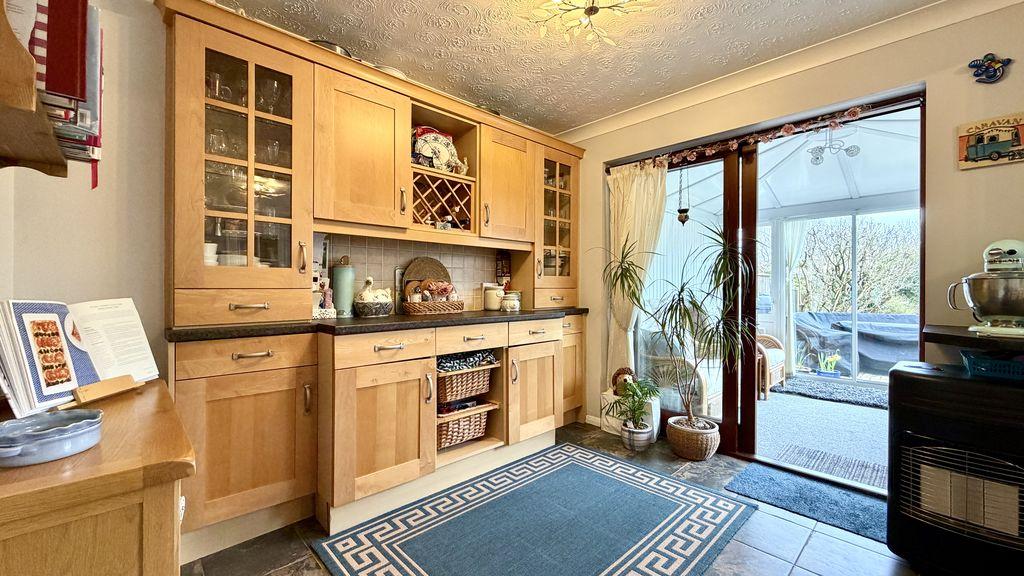 Kitchen/Dining Area