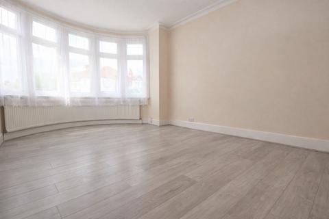 2 bedroom flat to rent, Two bedroom flat - Wood Green N22