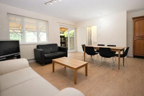 2 bedroom flat to rent, Two bedroom flat - Wood Green N22