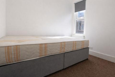 2 bedroom flat to rent, Two bedroom flat- Enfdield EN1