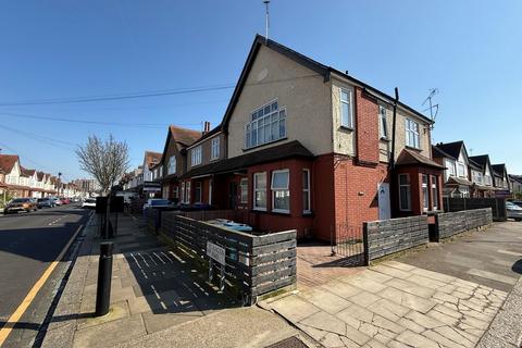2 bedroom apartment to rent, Warrington Road, Central Harrow