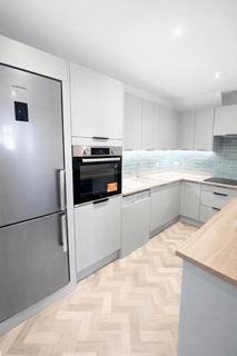 2 bedroom apartment to rent, Penn Hill Avenue