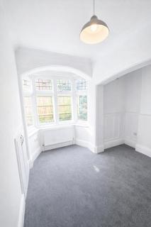2 bedroom apartment to rent, Penn Hill Avenue