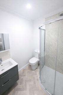 2 bedroom apartment to rent, Penn Hill Avenue
