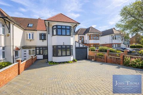 5 bedroom semi-detached house to rent, Hollybush Hill, London E11