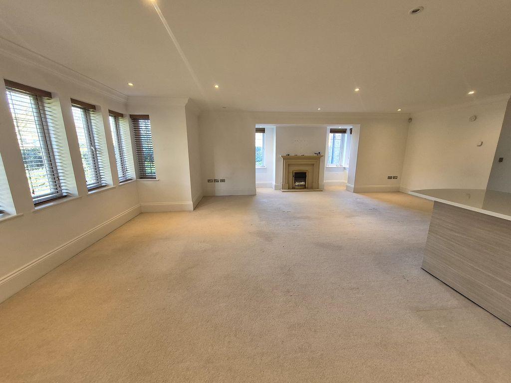 Lounge Dining Room