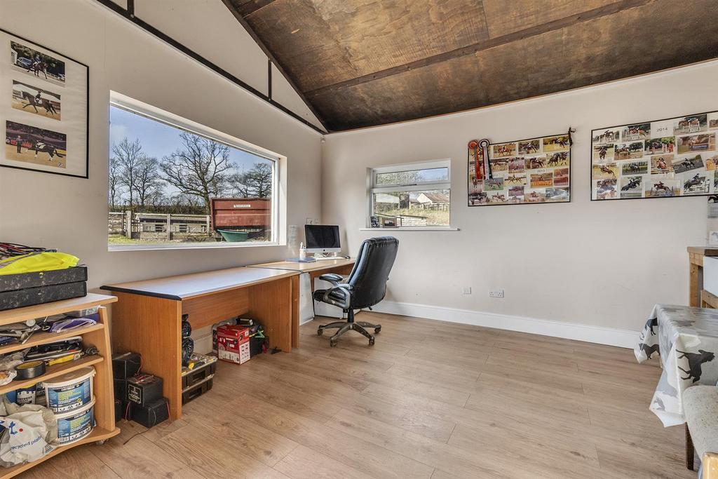 Horseshoe stable yards office