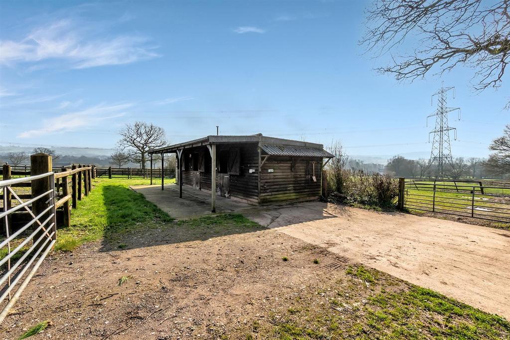 Paddock stable yard