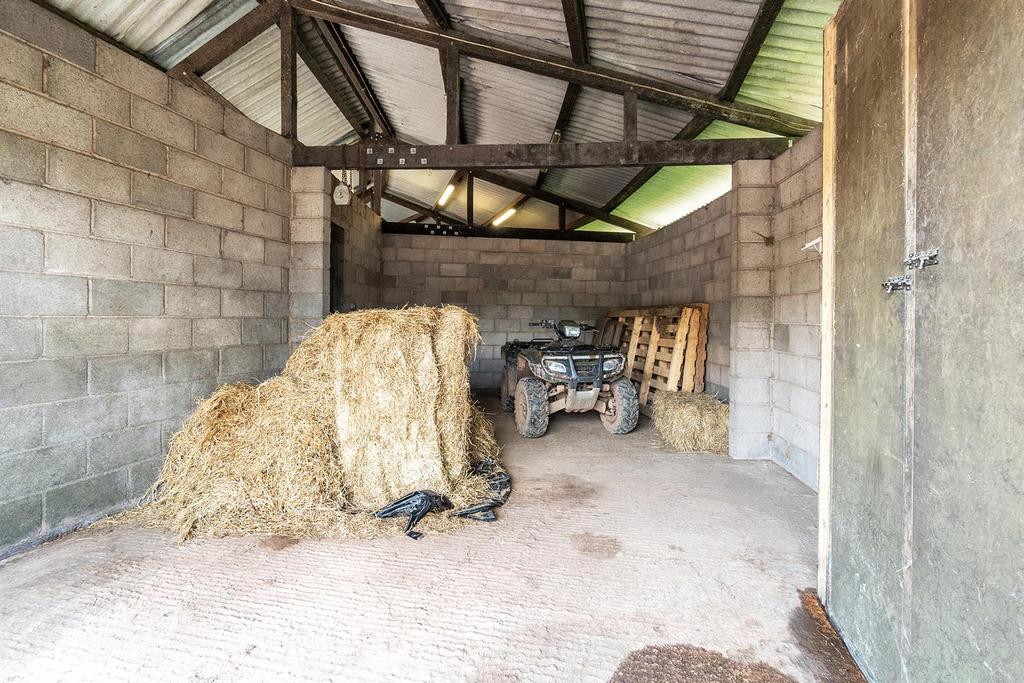 Hay barn for Horseshoe yard