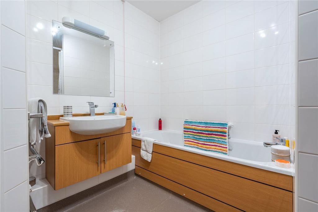 8 Lyle Court 12