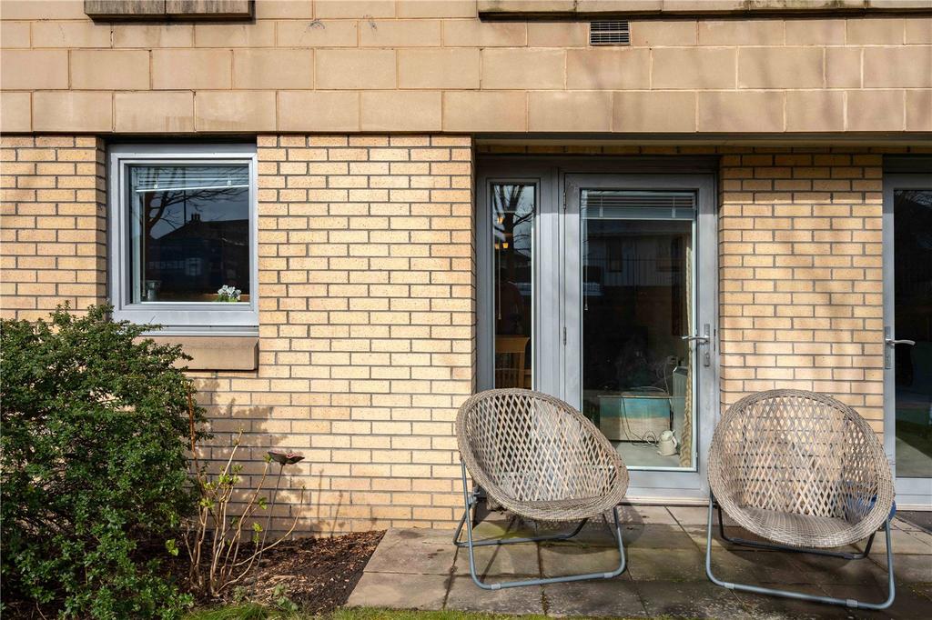 8 Lyle Court 15