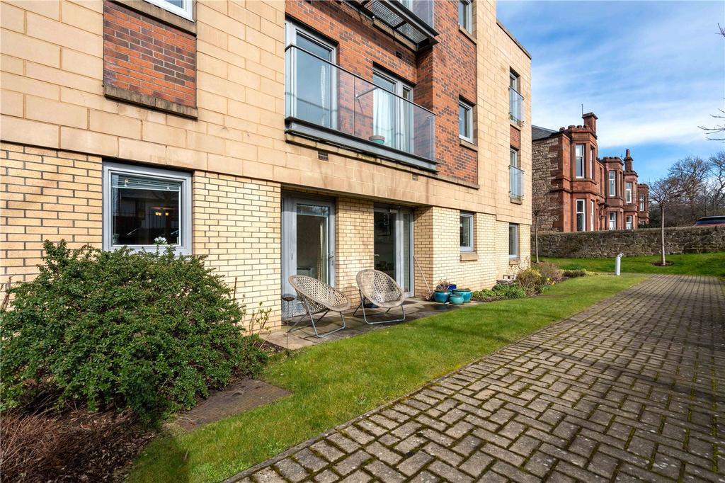 8 Lyle Court 17