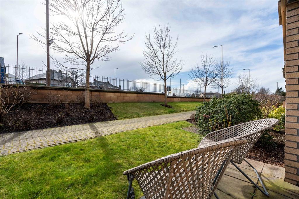 8 Lyle Court 18