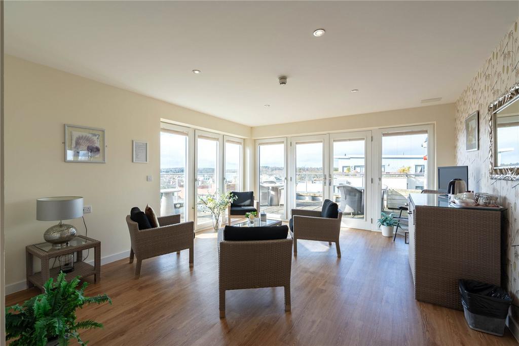 8 Lyle Court 23
