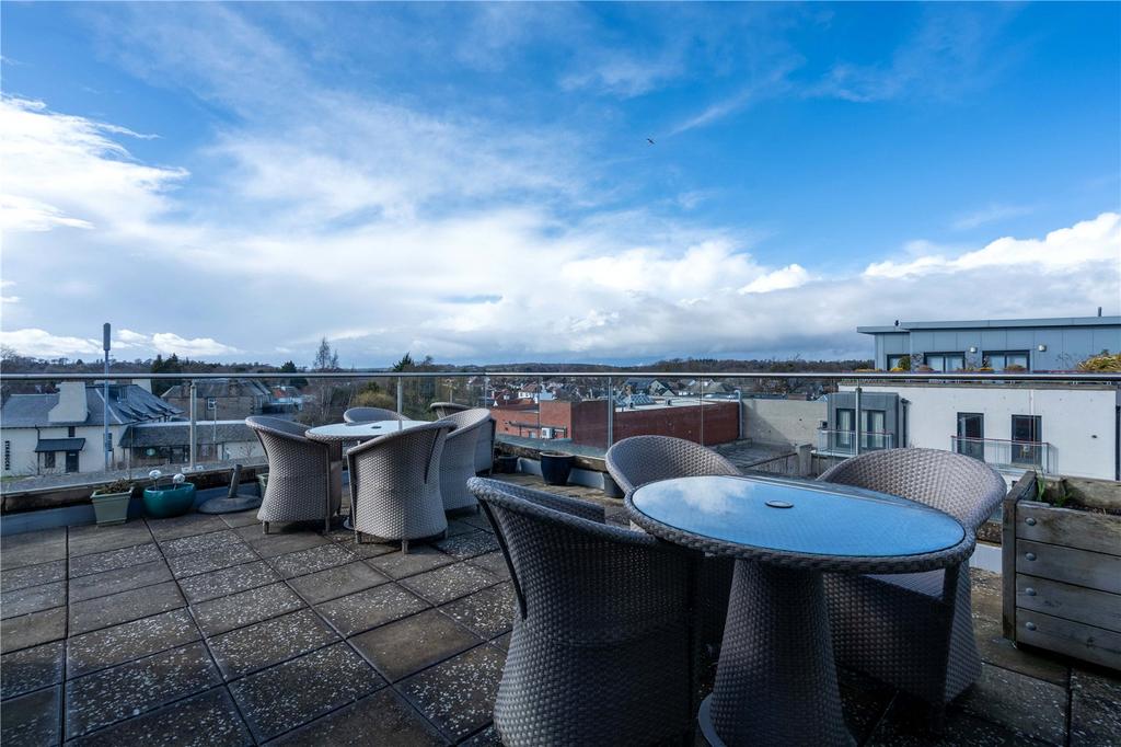 8 Lyle Court 24