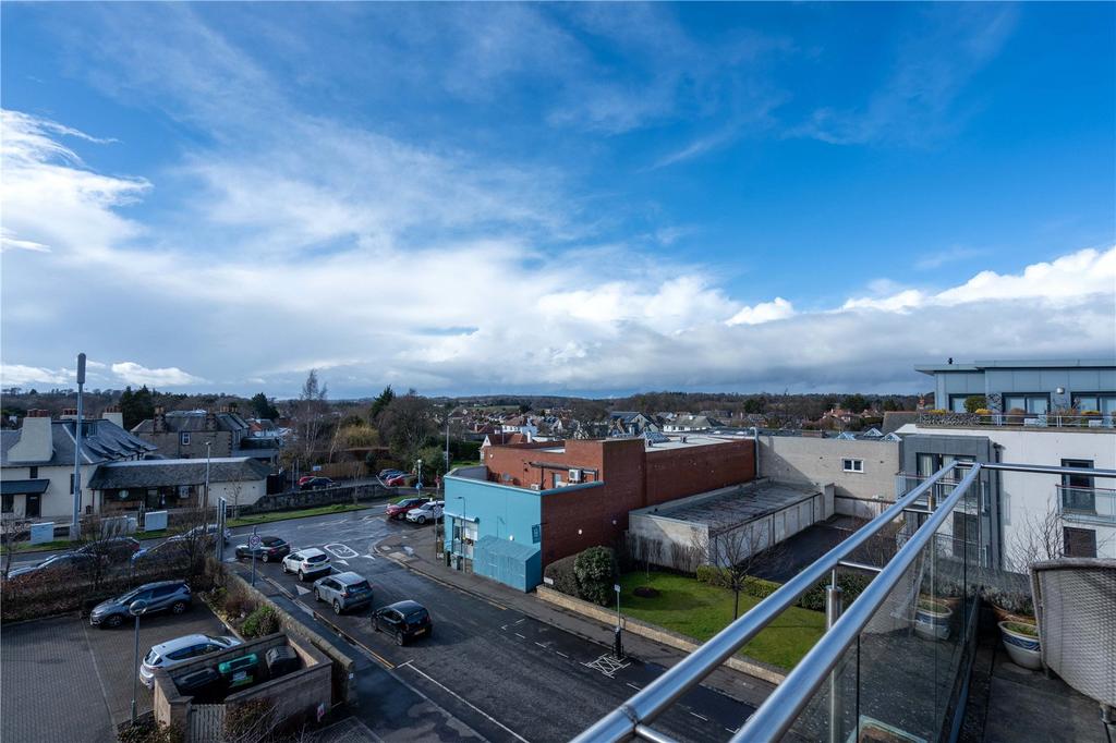 8 Lyle Court 25